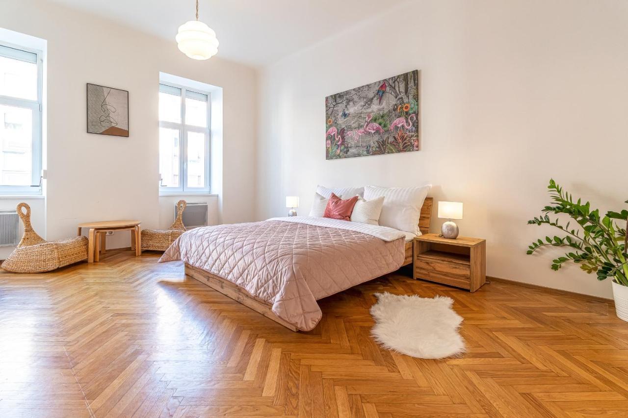 Ferienwohnung Stylish Luxury Flat In Old Town Pressburg Exterior foto